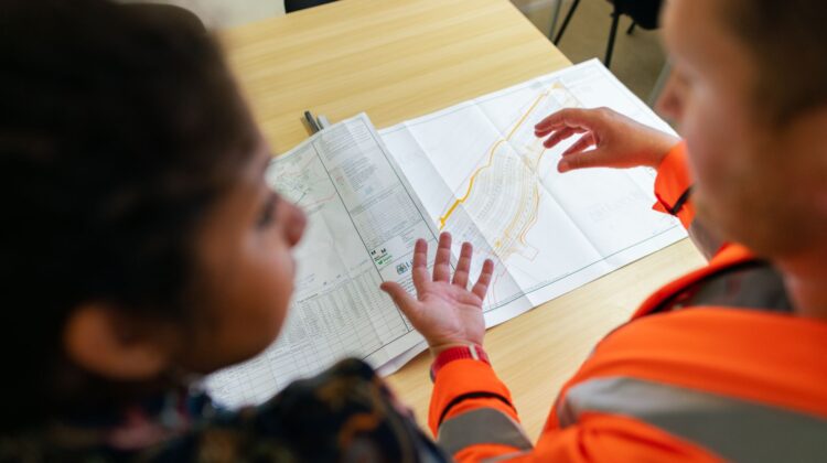 construction planning and scheduling software comparison used by project manager on site