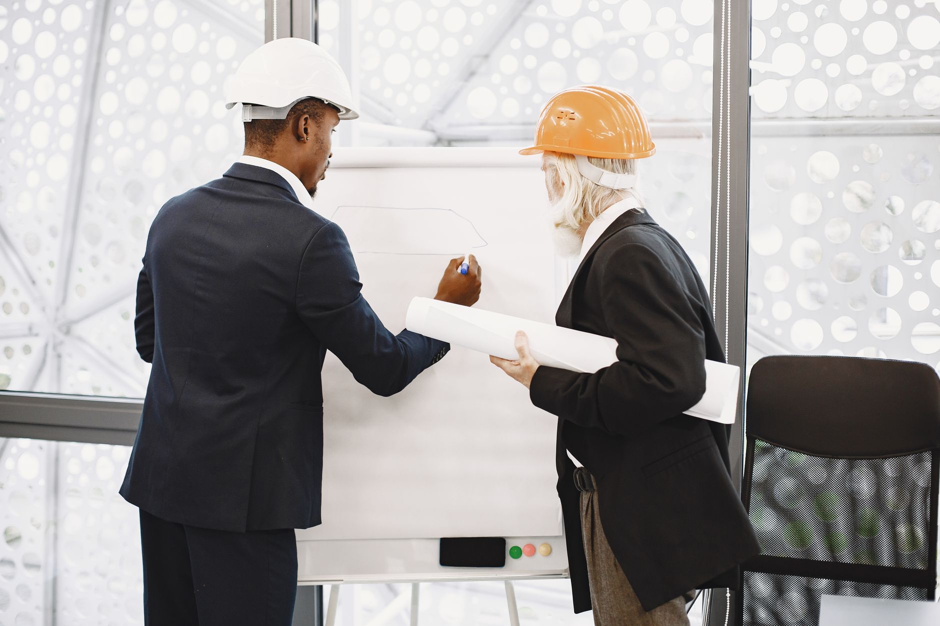 construction planning and scheduling software comparison used by project manager on site