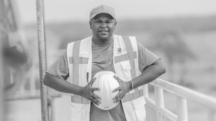 Construction project management enhancing construction productivity on site