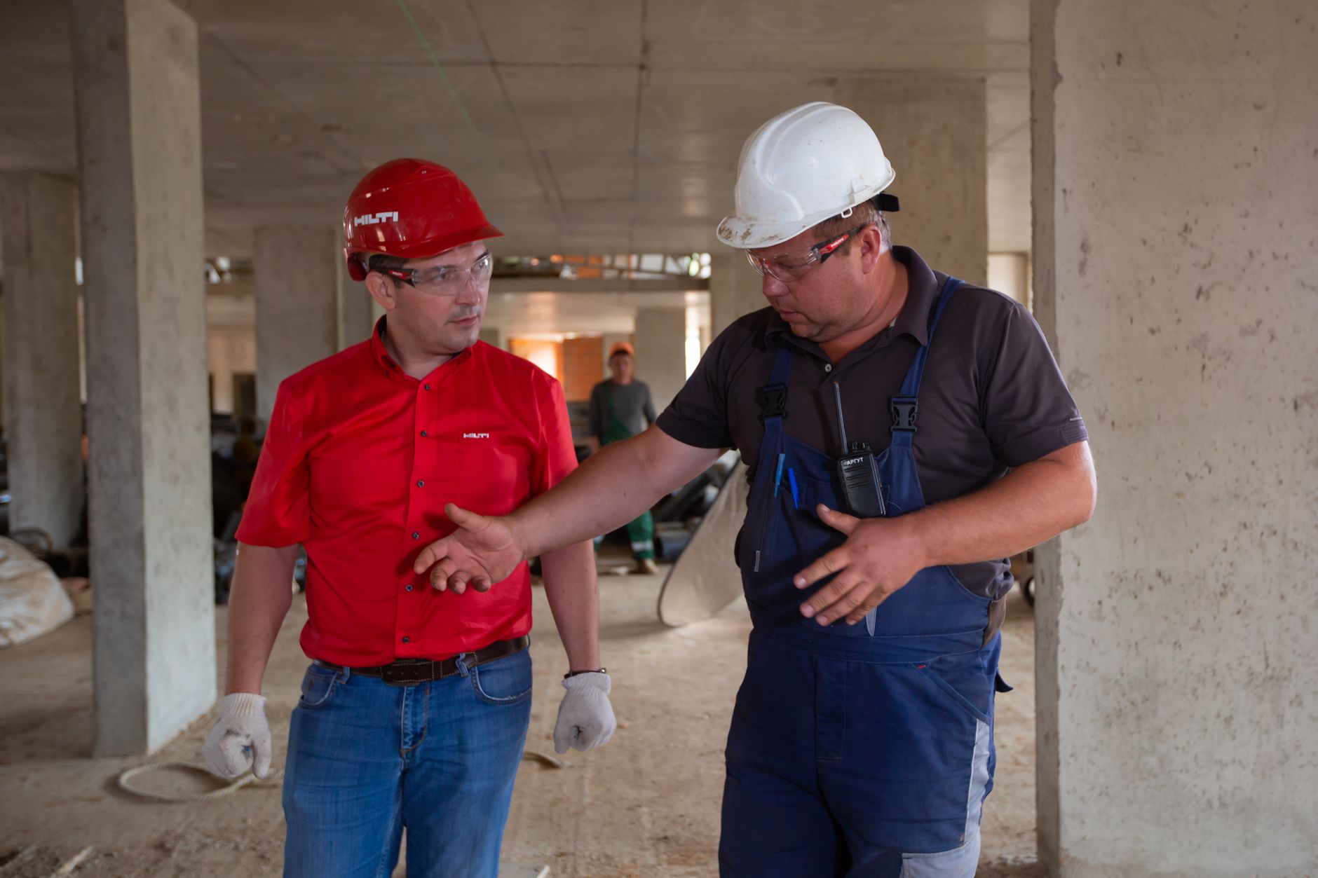 construction project manager applying lean construction principles during project delivery