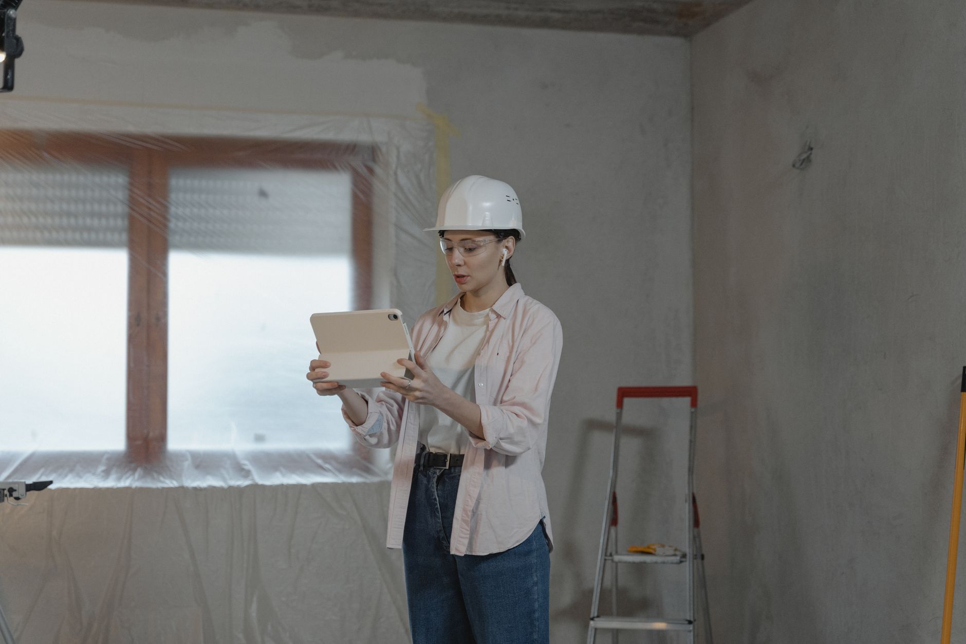 Cost Management support for commercial construction project planning and site coordination