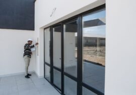Project manager reviewing handover risks in corporate office fitout