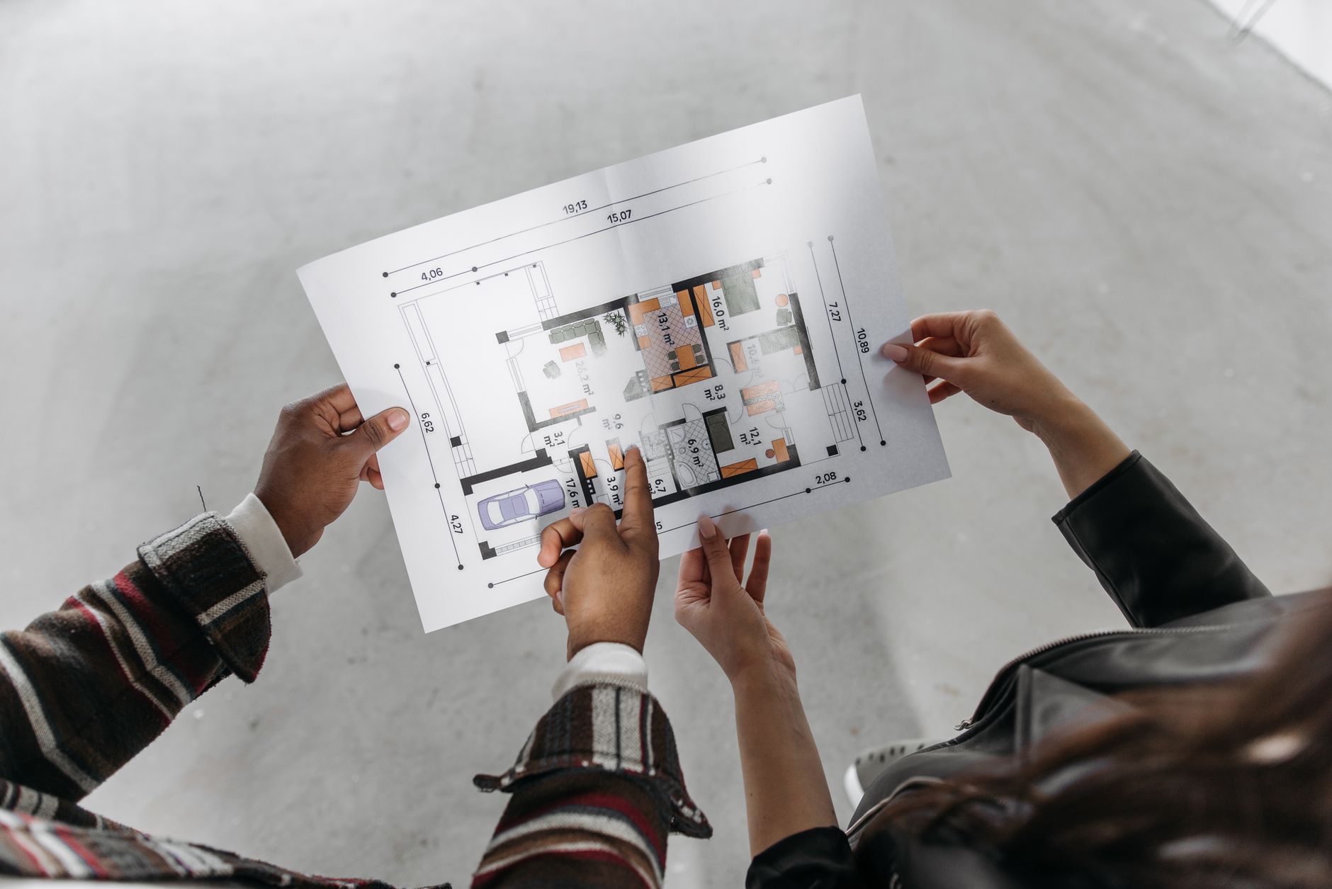 construction site with project manager implementing change management