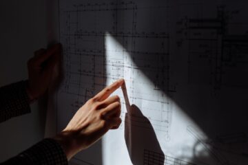 Construction project manager using planning methodology for project control