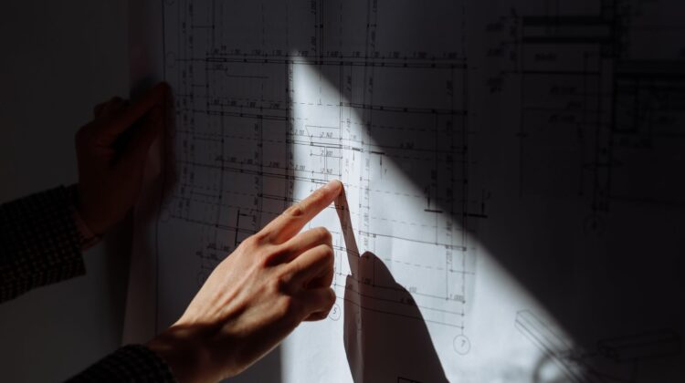 Construction project manager using planning methodology for project control