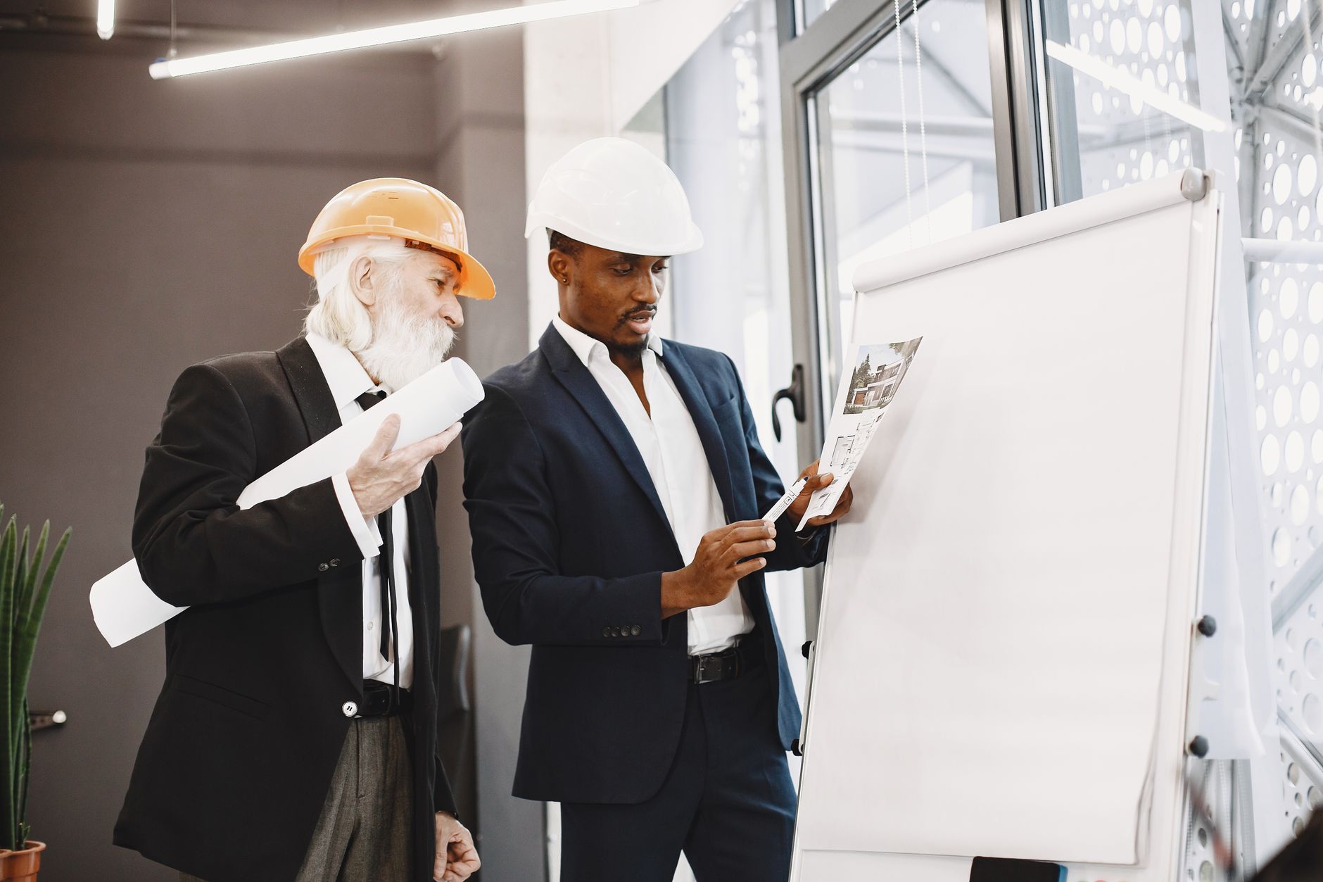 Stakeholder alignment in construction planning and cost control at a commercial project site